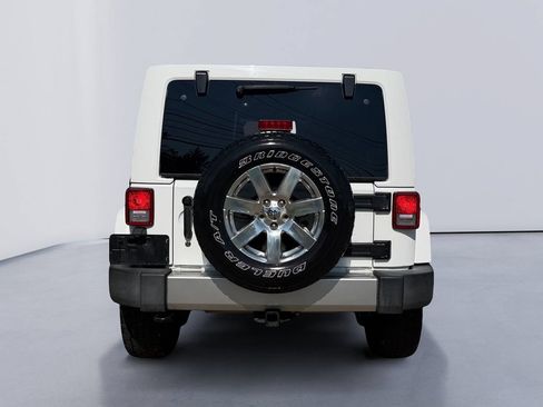 Used 2017 Jeep Wrangler Unlimited Sahara AWD/4WD image 4