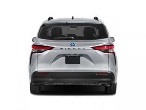 Used 2023 Toyota Sienna XLE image 5