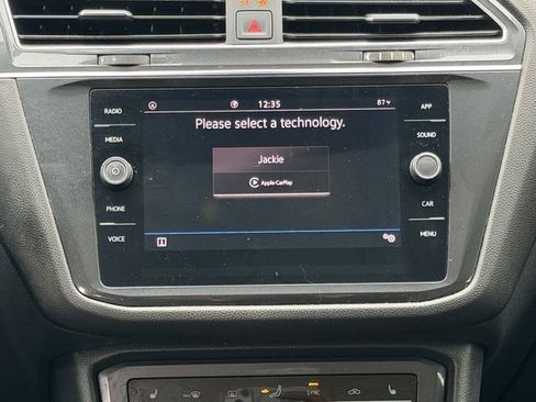 Used 2023 Volkswagen Tiguan SE w/ Panoramic Sunroof Package FWD image 17