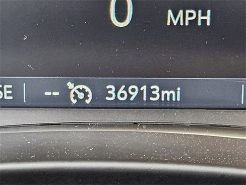 Used 2024 GMC Terrain SLT image 32