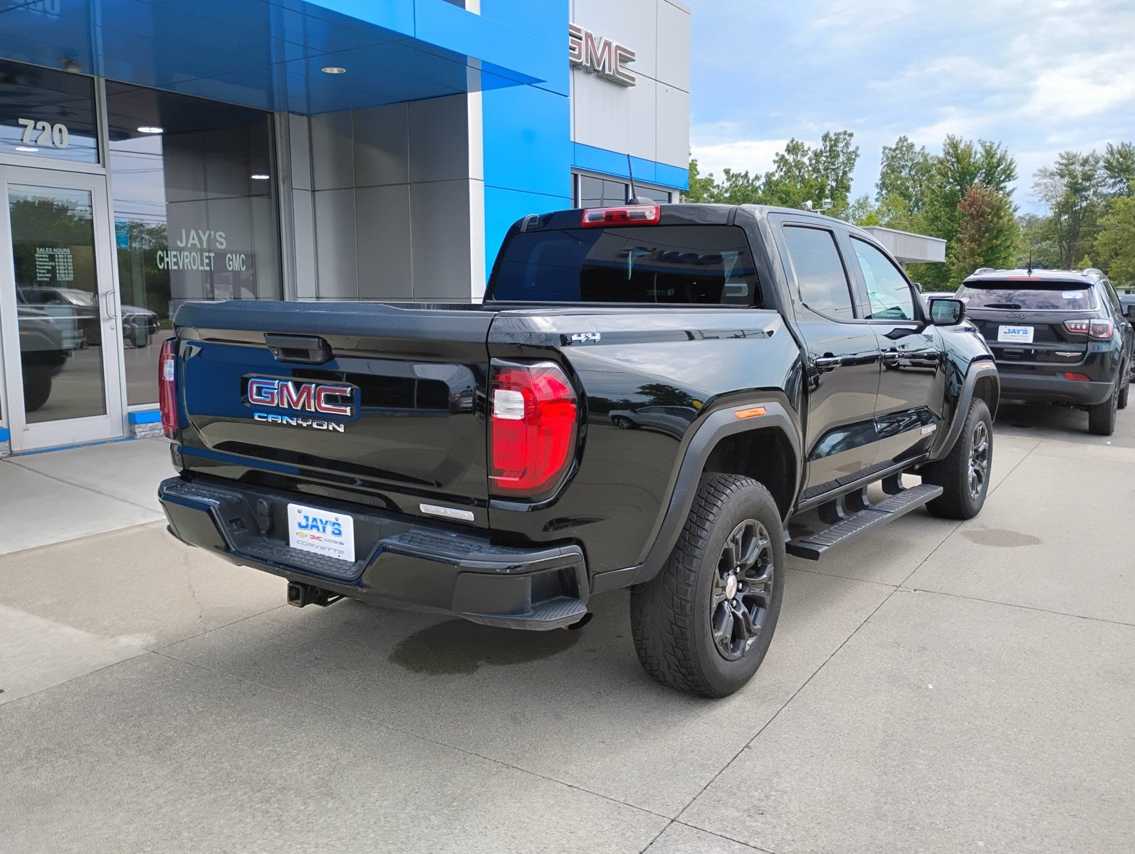 Used 2023 GMC Canyon Elevation AWD/4WD image 8