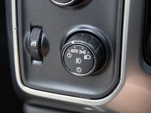 Used 2018 Chevrolet Silverado 1500 LT w/ All Star Edition AWD/4WD image 16