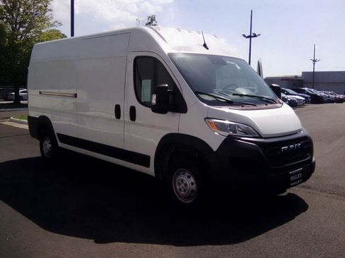 Used 2023 RAM ProMaster 2500 FWD image 1