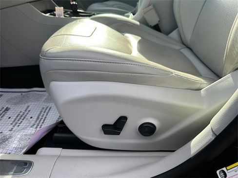 Used 2019 Jeep Cherokee Limited w/ Technology Group image 20