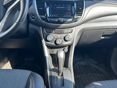 Used 2019 Chevrolet Trax LT w/ LT Convenience Package FWD image 11