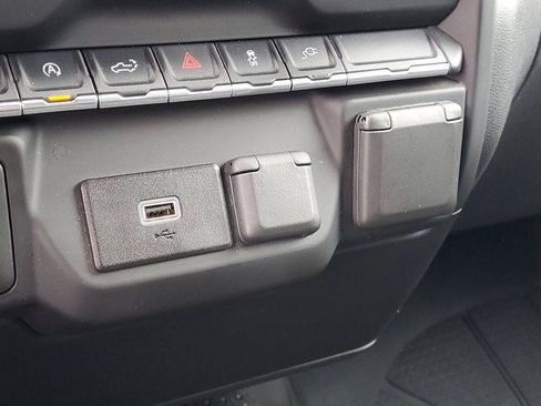 Certified 2020 Chevrolet Silverado 1500 Custom w/ Custom Value Package AWD/4WD image 16