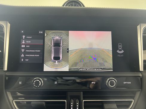 Certified 2024 Porsche Macan AWD/4WD image 24
