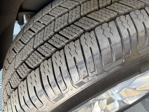 Used 2021 Chevrolet Tahoe Premier w/ Premium Package image 12