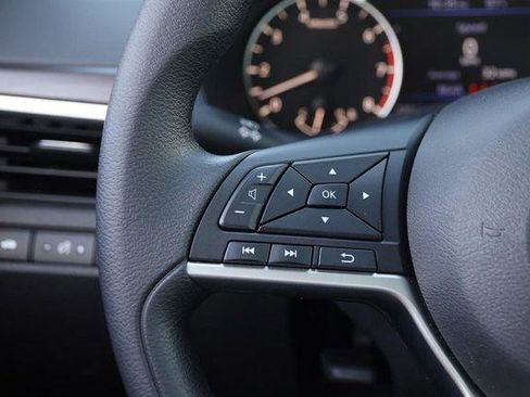 Used 2024 Nissan Altima 2.5 SV image 11