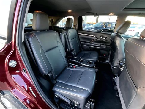Used 2015 Toyota Highlander Limited image 19