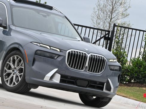 Used 2023 BMW X7 xDrive40i w/ Executive Package AWD/4WD image 38