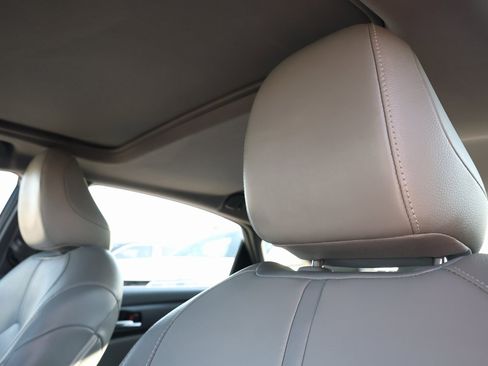 Used 2020 Toyota Avalon XLE image 16