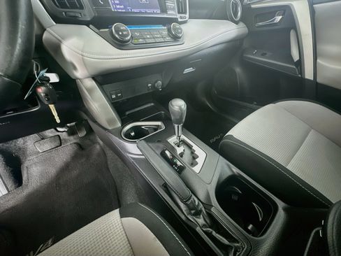 Used 2018 Toyota RAV4 XLE FWD image 23