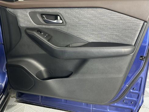 Used 2023 Nissan Rogue SV FWD image 31