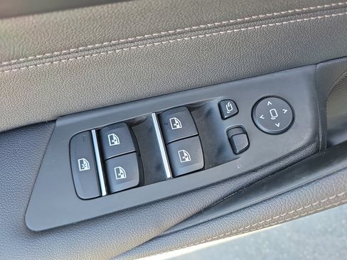 Used 2023 BMW 530e RWD image 21