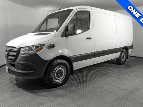 Used 2022 Mercedes-Benz Sprinter 1500 image 2