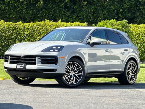 Used 2025 Porsche Cayenne image 1