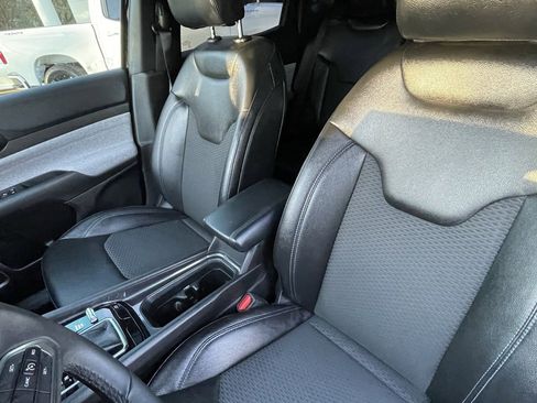 Used 2024 Jeep Compass Latitude image 21