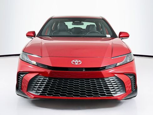 Used 2025 Toyota Camry SE FWD image 2