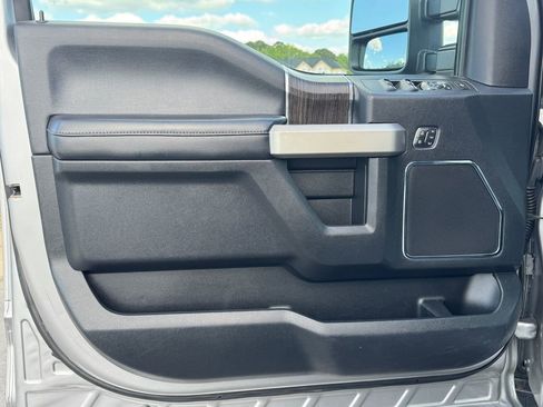 Used 2020 Ford F350 Lariat w/ Lariat Ultimate Package AWD/4WD image 16