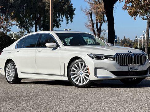Used 2020 BMW 740i w/ Premium Package image 2