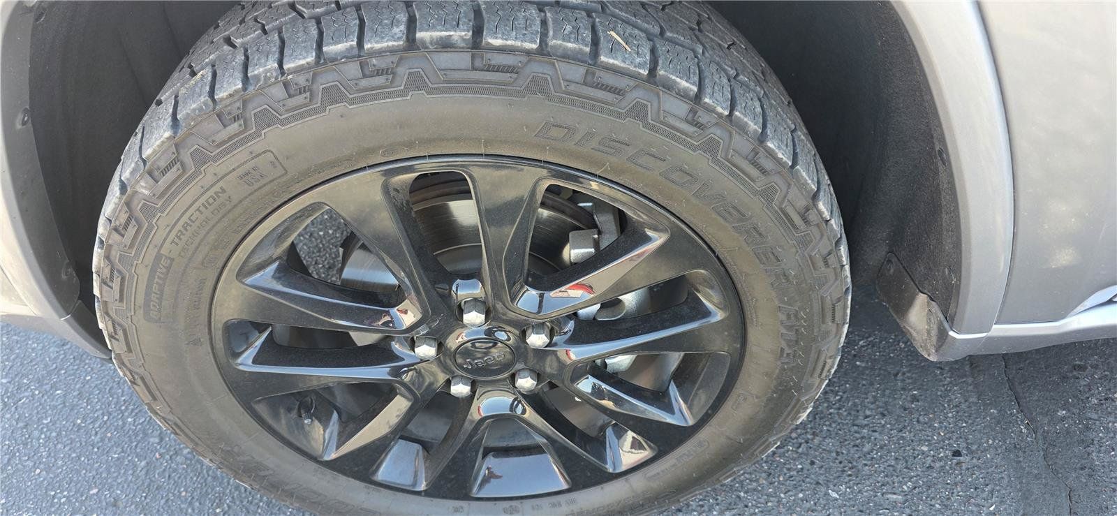 Used 2019 Jeep Grand Cherokee Altitude AWD/4WD image 9