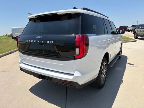 Used 2025 Ford Expedition Active AWD/4WD image 5