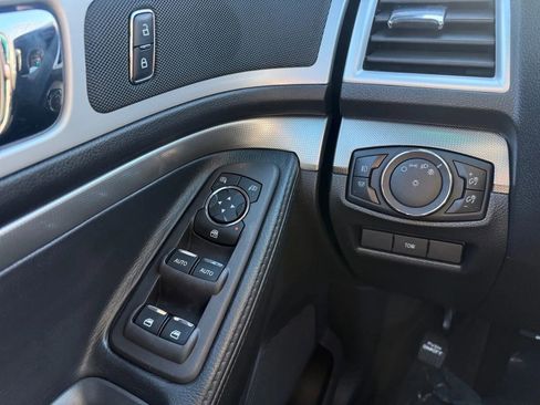 Used 2015 Ford Explorer XLT w/ Equipment Group 202B image 22