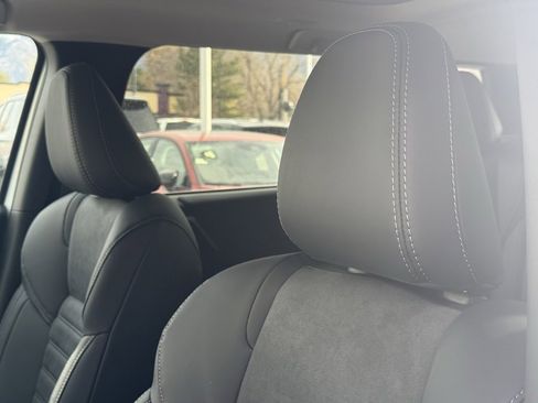 Used 2025 Mitsubishi Outlander SE image 11