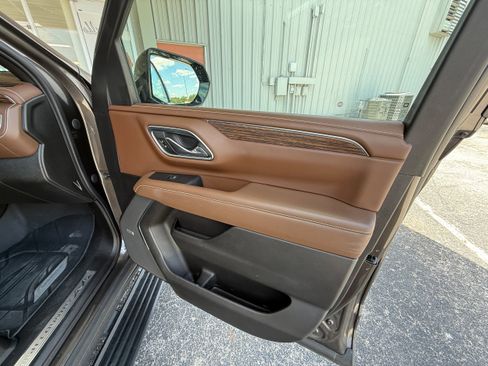 Used 2021 Chevrolet Tahoe High Country w/ Premium Package image 19