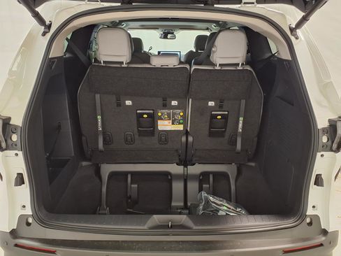New 2026 Toyota Sienna XLE image 27