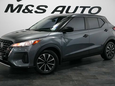 Used 2021 Nissan Kicks S FWD image 2