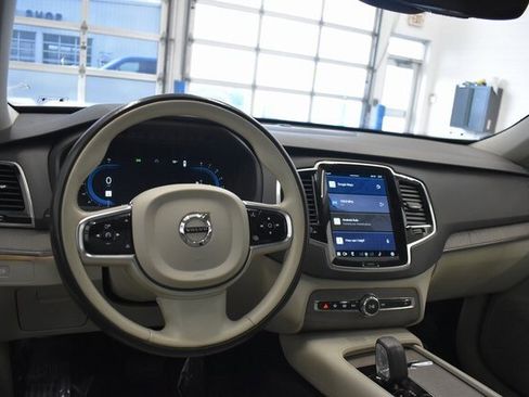 Used 2023 Volvo XC90 B6 Plus image 25