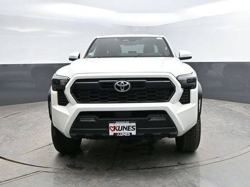 Used 2024 Toyota Tacoma TRD Off-Road image 2