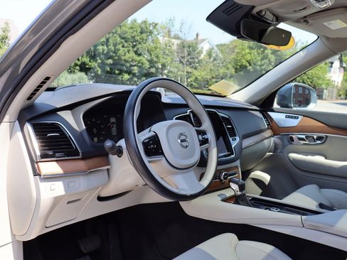 Used 2017 Volvo XC90 T6 Inscription w/ Vision Package AWD/4WD image 10