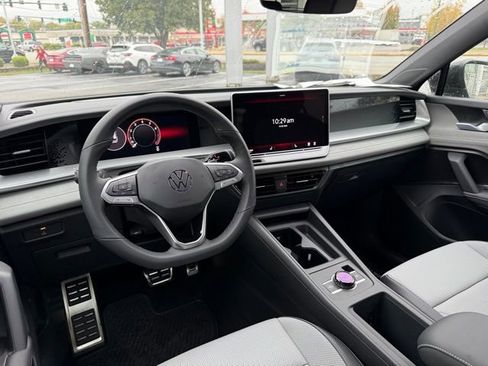 New 2026 Volkswagen Tiguan SE R-Line image 17