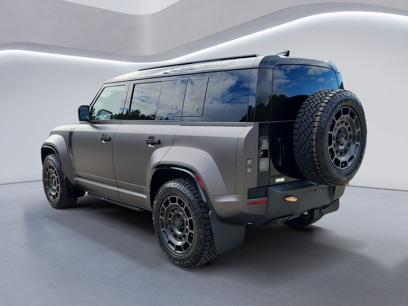 New 2026 Land Rover Defender 110 AWD/4WD image 4