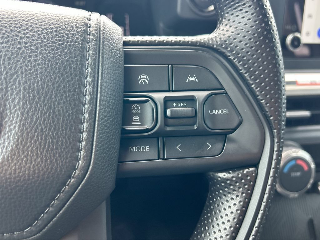 Used 2025 Toyota Tacoma SR5 AWD/4WD image 25