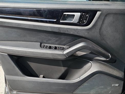 Used 2019 Porsche Cayenne AWD/4WD image 25