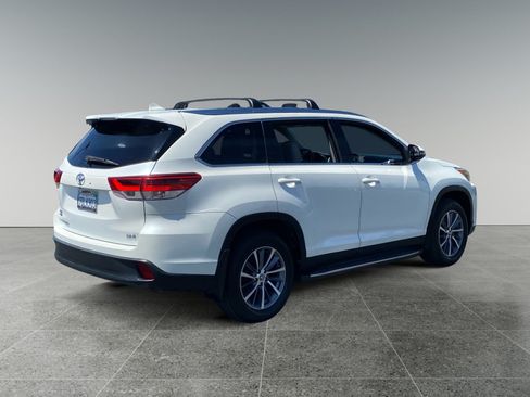 Used 2019 Toyota Highlander XLE FWD image 5