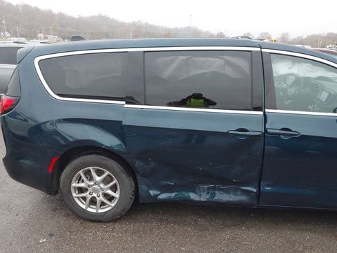 Used 2025 Chrysler Pacifica Select FWD image 33