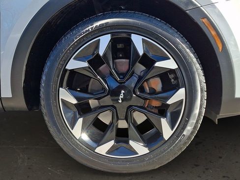 Used 2025 Kia Sorento EX w/ Panoramic Sunroof Package image 9