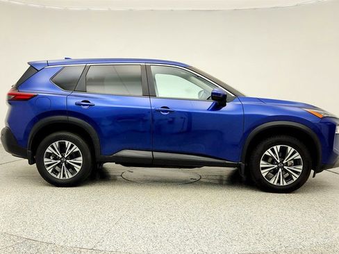 Used 2023 Nissan Rogue SV image 4