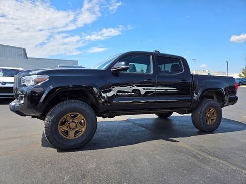 Used 2019 Toyota Tacoma TRD Sport w/ TRD Premium Sport Package AWD/4WD image 1