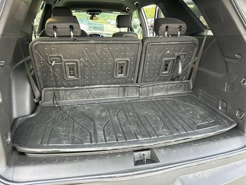 Used 2023 Chevrolet Traverse LT FWD image 11
