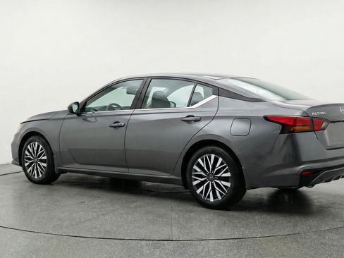 Used 2025 Nissan Altima 2.5 SV image 6