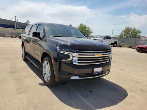 Used 2024 Chevrolet Suburban High Country w/ Advanced Technology Package AWD/4WD image 2