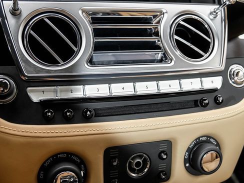 Used 2016 Rolls-Royce Wraith RWD image 28