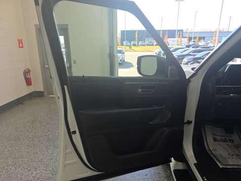 New 2026 INFINITI QX80 4WD image 31