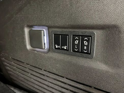 Used 2021 Chevrolet Suburban Premier AWD/4WD image 38